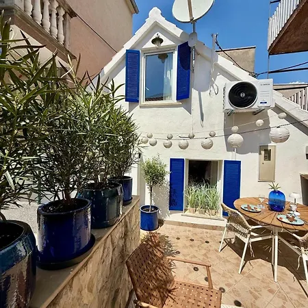 With Terrace Near Beach, Lovely Marina And Historical Center Apartman Šibenik